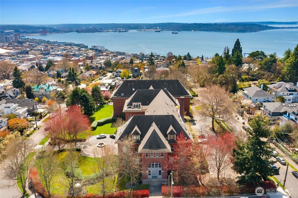 Photo of 1401 5th Avenue W #212, Seattle, WA 98119 (MLS # 2350212)