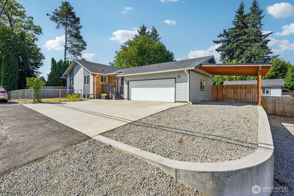 Photo of 10214 NW 11th Avenue, Vancouver, WA 98685 (MLS # 2478913)