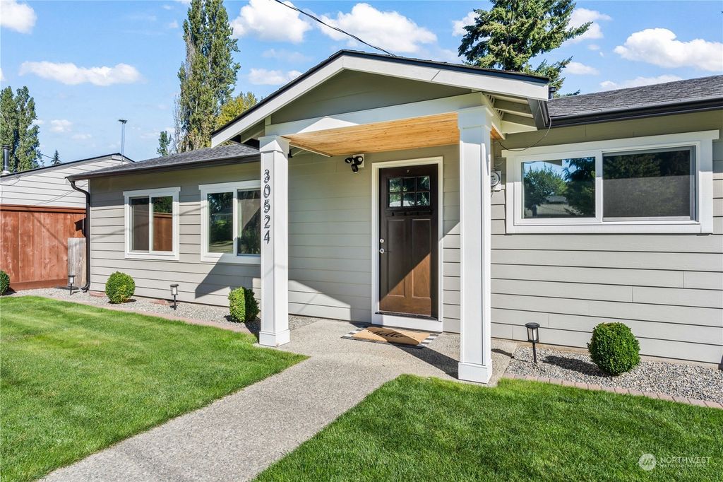 Photo of 30524 6th Avenue SW, Federal Way, WA 98023 (MLS # 2295418)