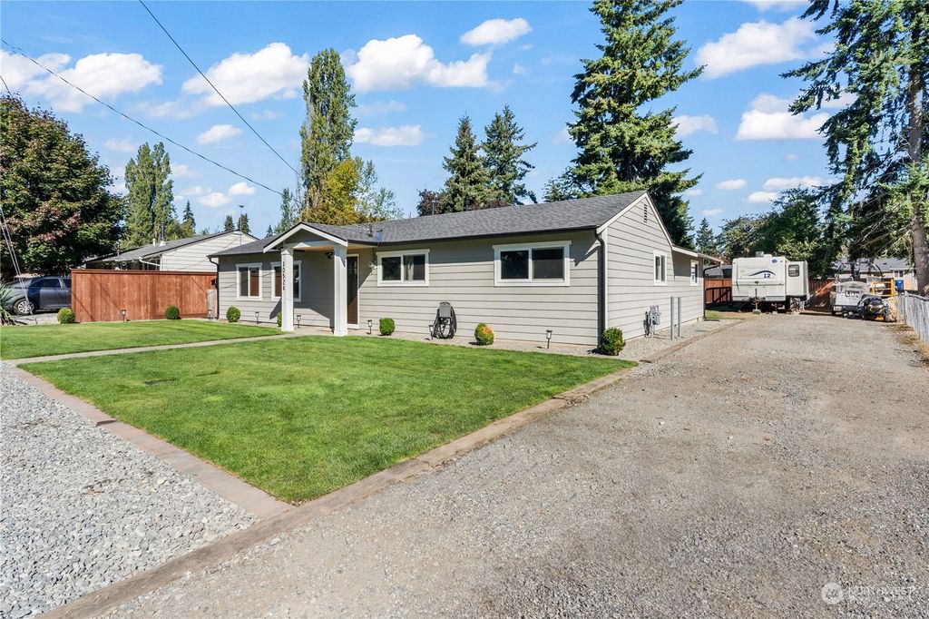 Photo of 30524 6th Avenue SW, Federal Way, WA 98023 (MLS # 2295418)