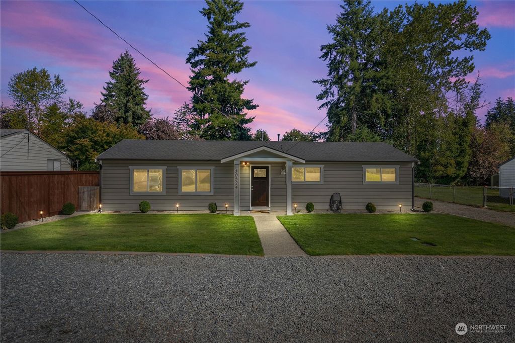 Photo of 30524 6th Avenue SW, Federal Way, WA 98023 (MLS # 2295418)