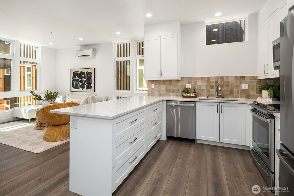 Photo of 1739 17th Avenue, Seattle, WA 98122 (MLS # 2593592)