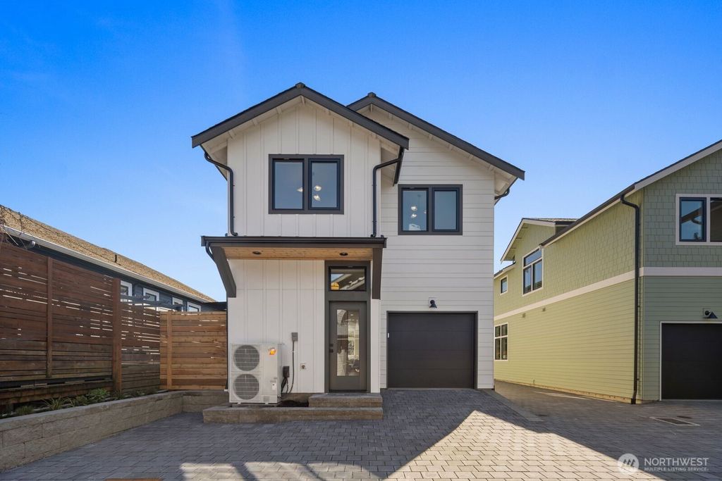 Photo of 522 NE 89th Street #A, Seattle, WA 98115 (MLS # 2492629)