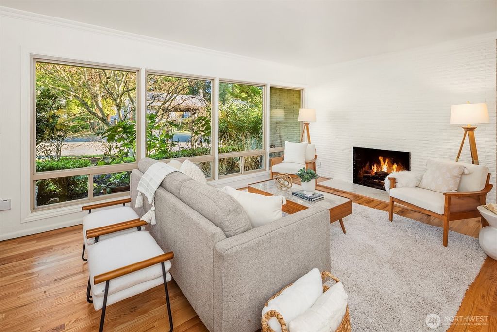 Photo of 10743 14th Avenue NE, Seattle, WA 98125 (MLS # 2471241)