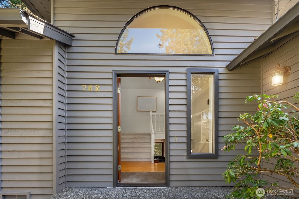 Photo of 762 222nd Place NE, Sammamish, WA 98074 (MLS # 2487261)