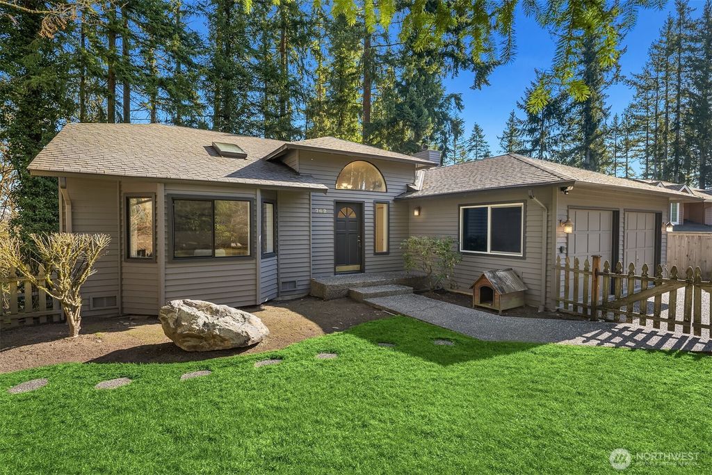 Photo of 762 222nd Place NE, Sammamish, WA 98074 (MLS # 2487261)