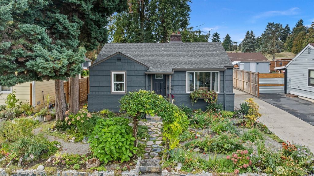 Photo of 13723 34th Avenue S, Tukwila, WA 98168 (MLS # 2439477)