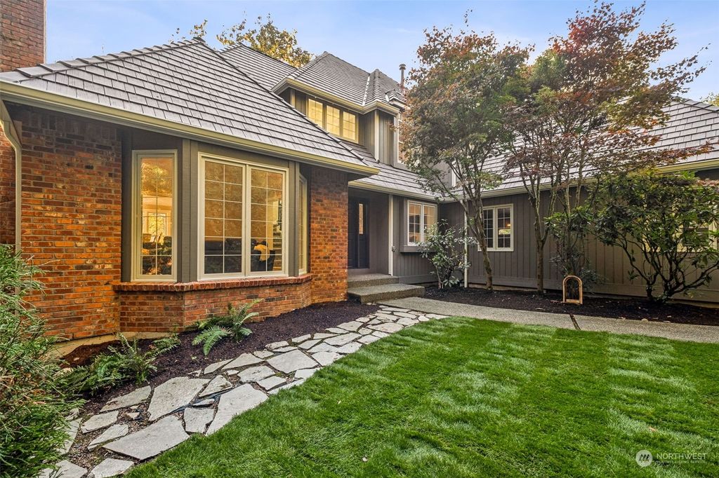 Photo of 20305 SE 130th Street, Issaquah, WA 98027 (MLS # 2291387)