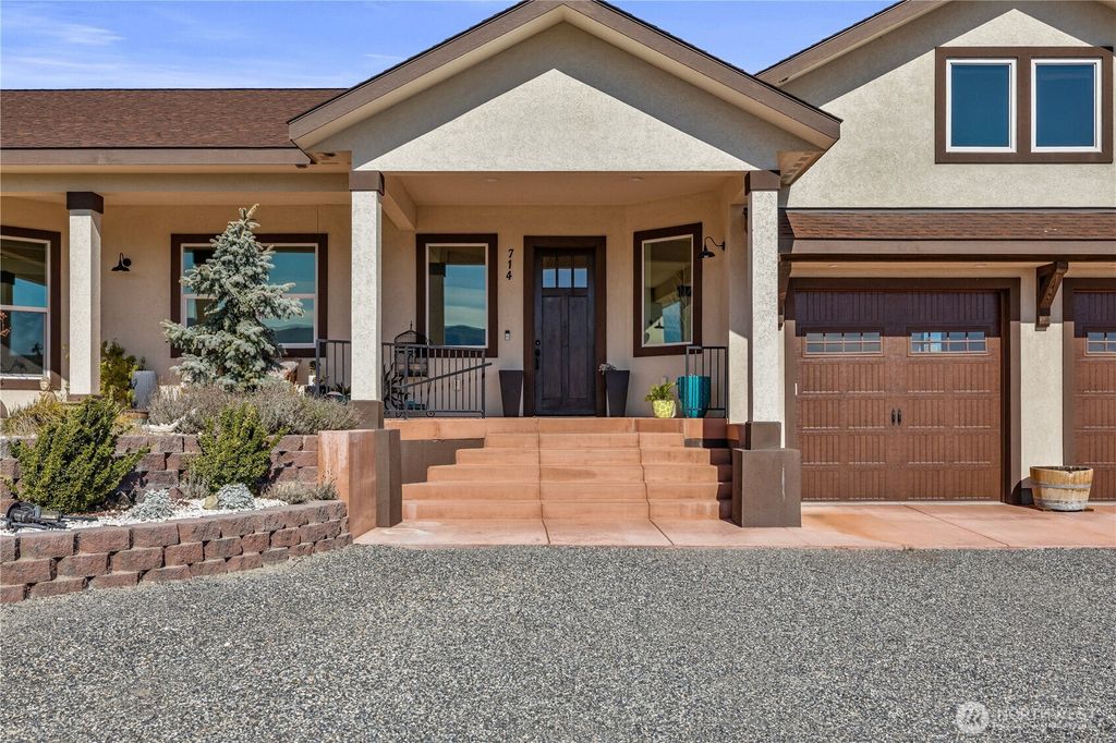 Photo of 714 Sunset Boulevard NW, Mattawa, WA 99349 (MLS # 2489787)