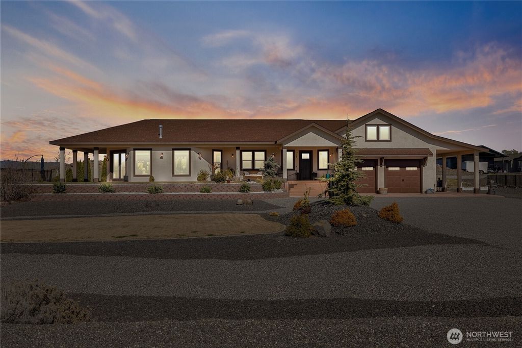 Photo of 714 Sunset Boulevard NW, Mattawa, WA 99349 (MLS # 2489787)