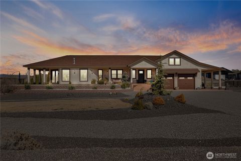 Photo of 714 Sunset Boulevard NW, Mattawa, WA 99349 (MLS # 2489787)