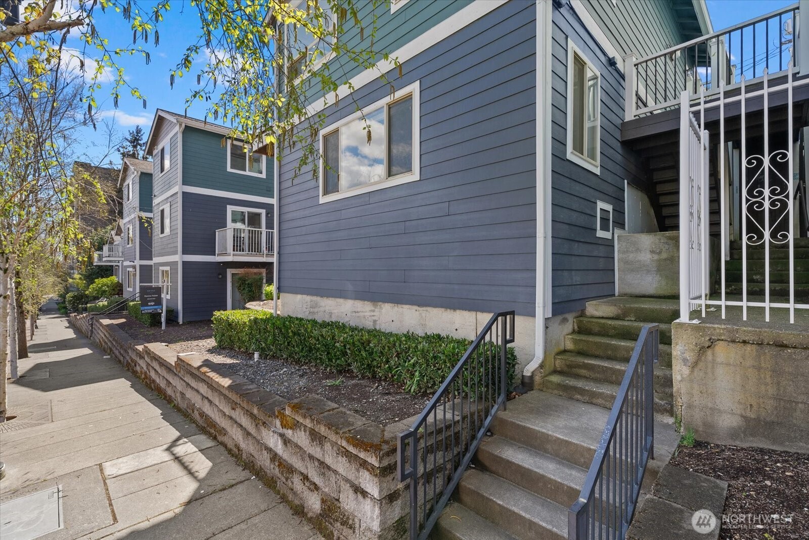216 Broadway 3