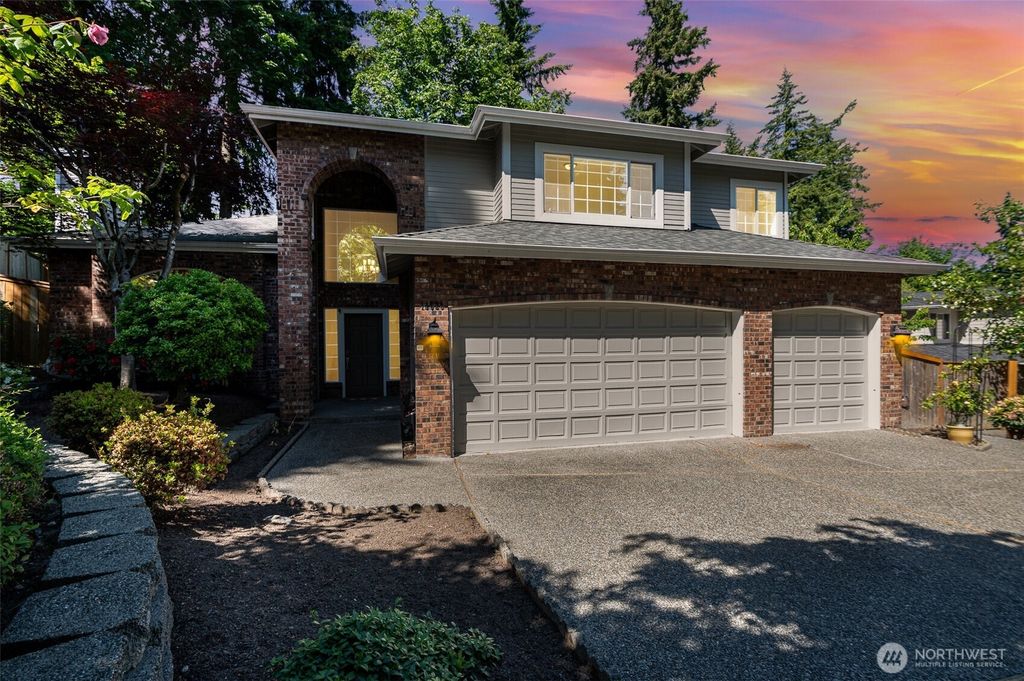Photo of 11628 NE 100th St St, Kirkland, WA 98033 (MLS # 2363758)