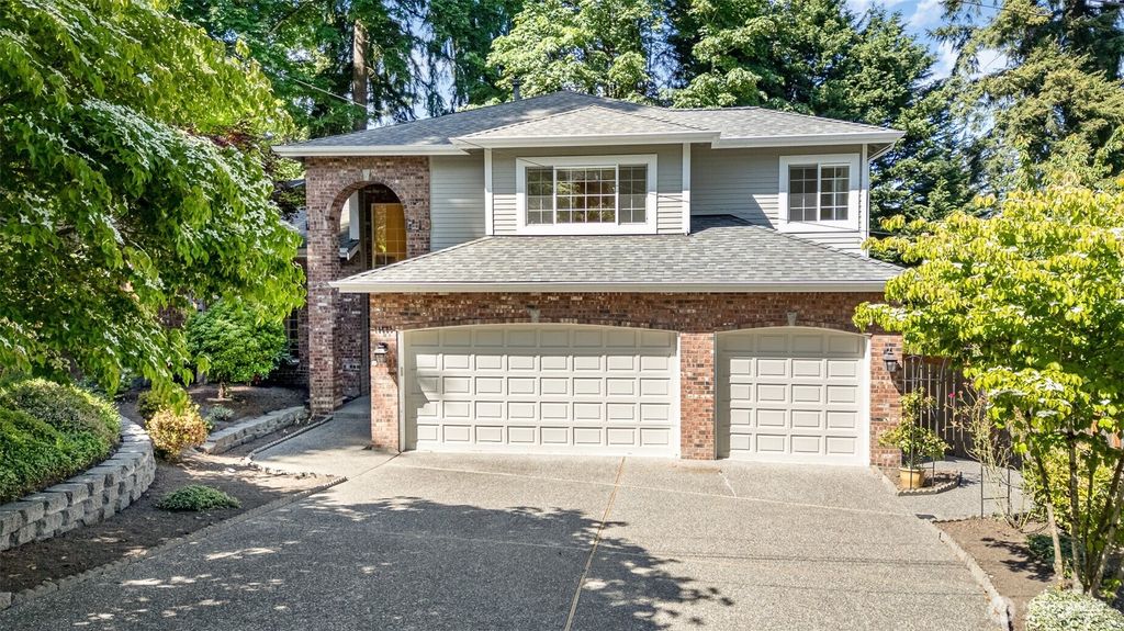 Photo of 11628 NE 100th St St, Kirkland, WA 98033 (MLS # 2363758)