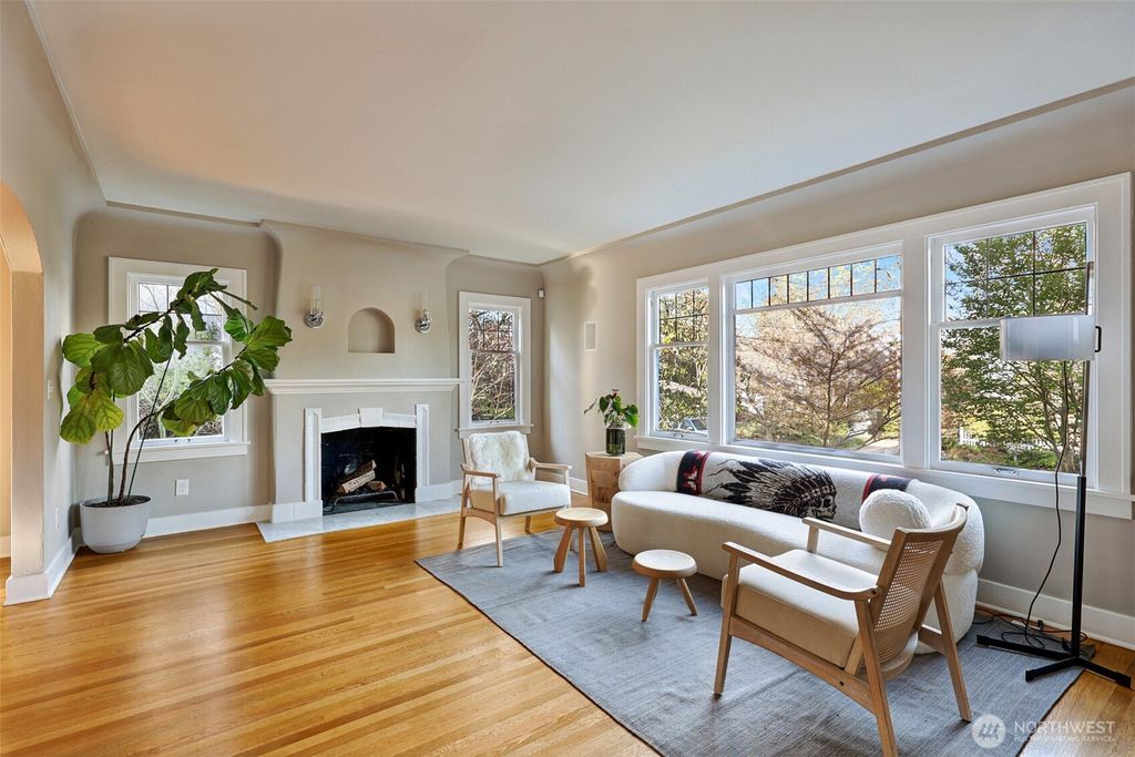 Photo of 719 35th Avenue, Seattle, WA 98122 (MLS # 2496773)