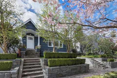 Photo of 719 35th Avenue, Seattle, WA 98122 (MLS # 2496773)