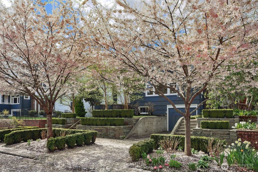 Photo of 719 35th Avenue, Seattle, WA 98122 (MLS # 2496773)