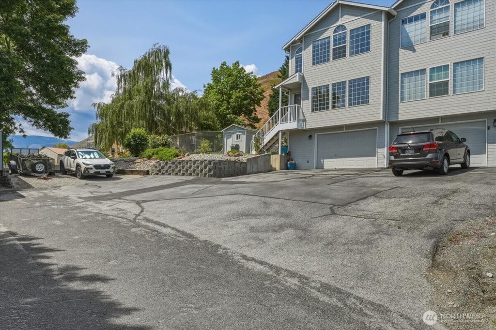 Photo of 2432 Jeffrey Court, Wenatchee, WA 98801 (MLS # 2526713)