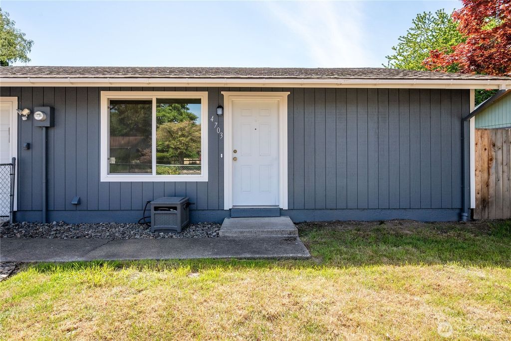 Photo of 4703 Merlin Street, Longview, WA 98632 (MLS # 2517729)