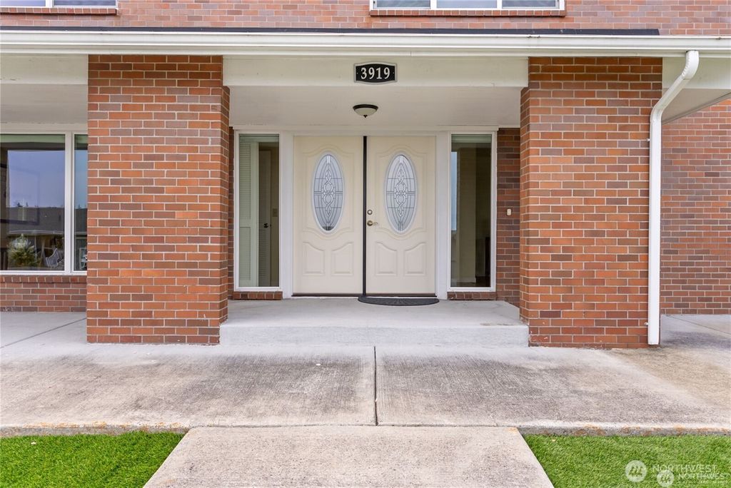 Photo of 3919 SW 313th Street, Federal Way, WA 98023 (MLS # 2455553)