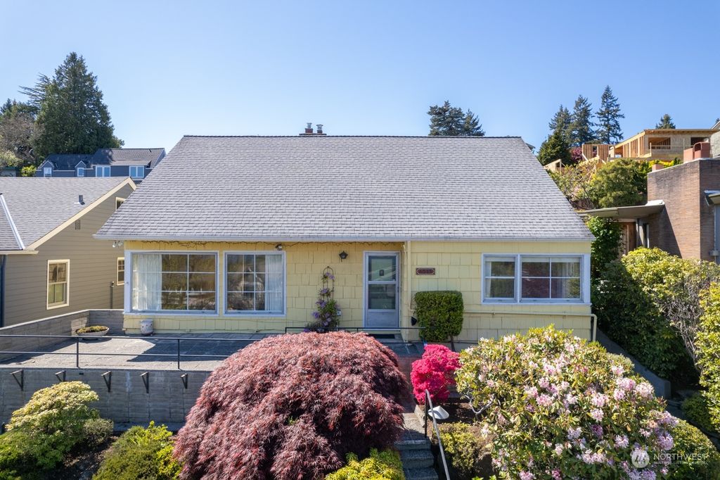 Photo of 6515 51st Avenue NE, Seattle, WA 98115 (MLS # 2232658)