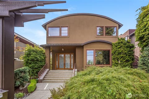 Photo of 317 1st Street, Kirkland, WA 98033 (MLS # 2547834)