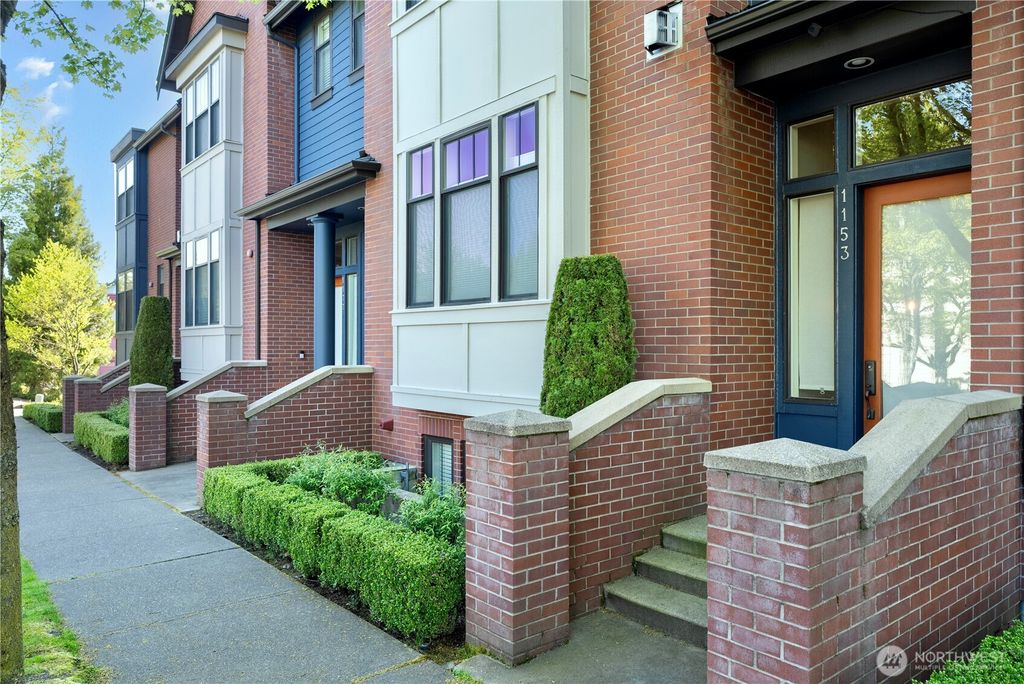 Photo of 1153 NE HIGH ST St, Issaquah, WA 98029 (MLS # 2359663)