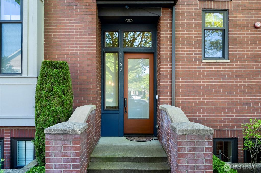 Photo of 1153 NE HIGH ST St, Issaquah, WA 98029 (MLS # 2359663)