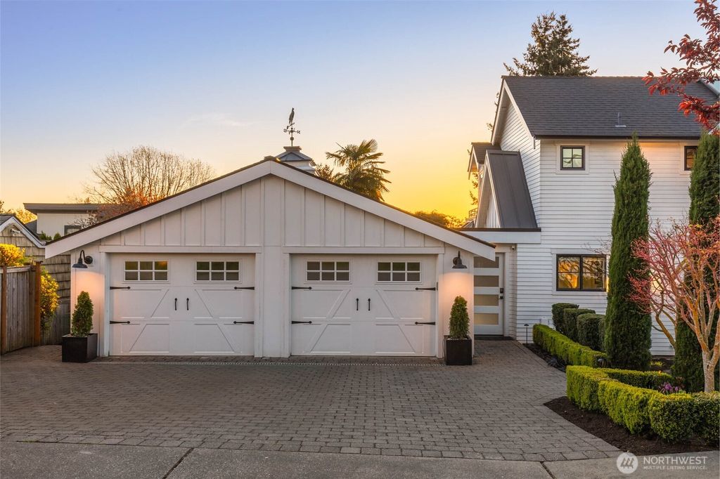 Photo of 6035 111th Avenue NE, Kirkland, WA 98033 (MLS # 2506535)