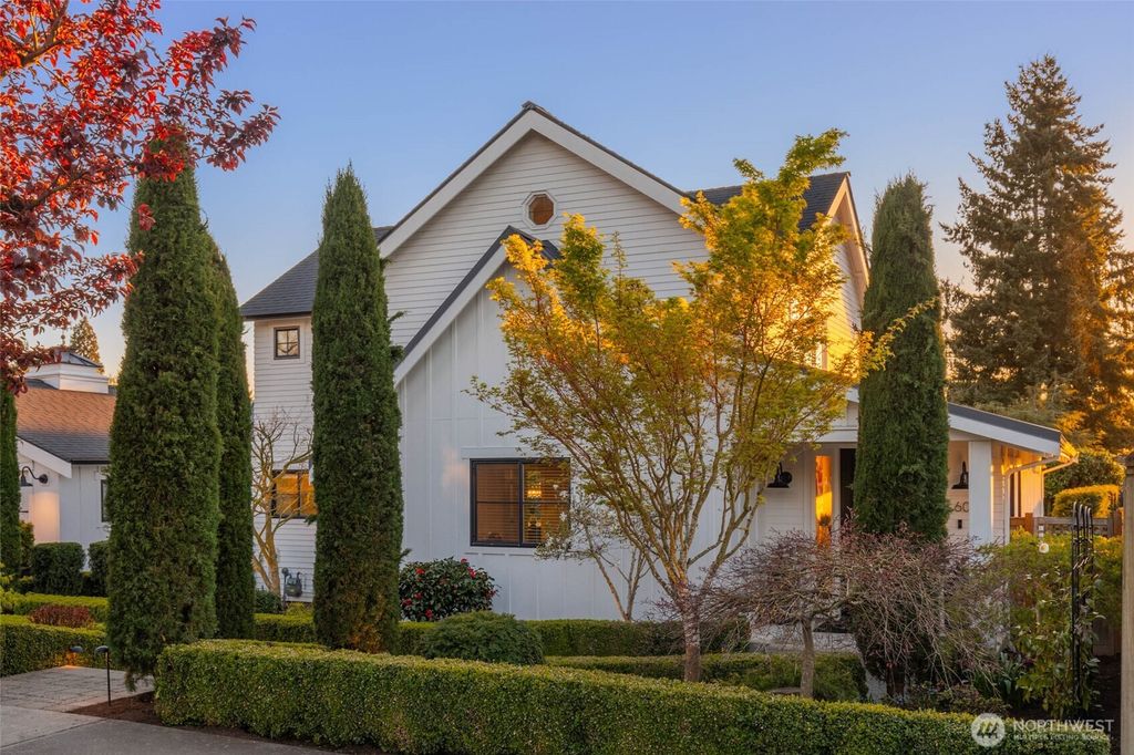 Photo of 6035 111th Avenue NE, Kirkland, WA 98033 (MLS # 2506535)