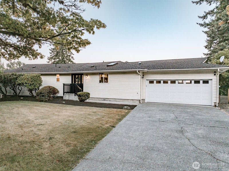 1052 E Robinhood Drive