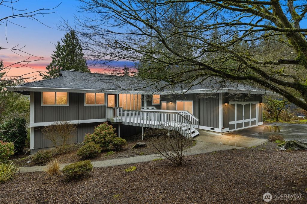 Photo of 90 Big Bear Place NW, Issaquah, WA 98027 (MLS # 2330456)