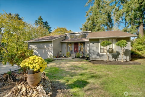 Photo of 907 Powell Street, Steilacoom, WA 98388 (MLS # 2594549)