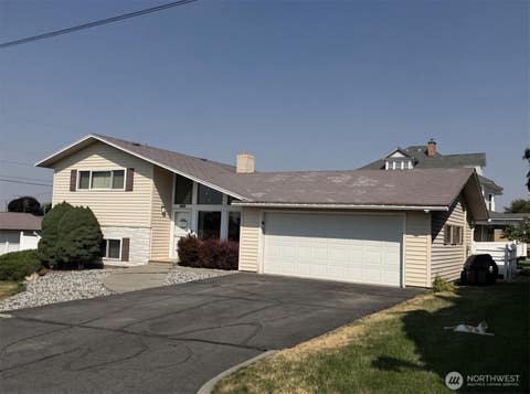 Photo of 615 SE Mitchum Street, Wilbur, WA 99185 (MLS # 2570536)