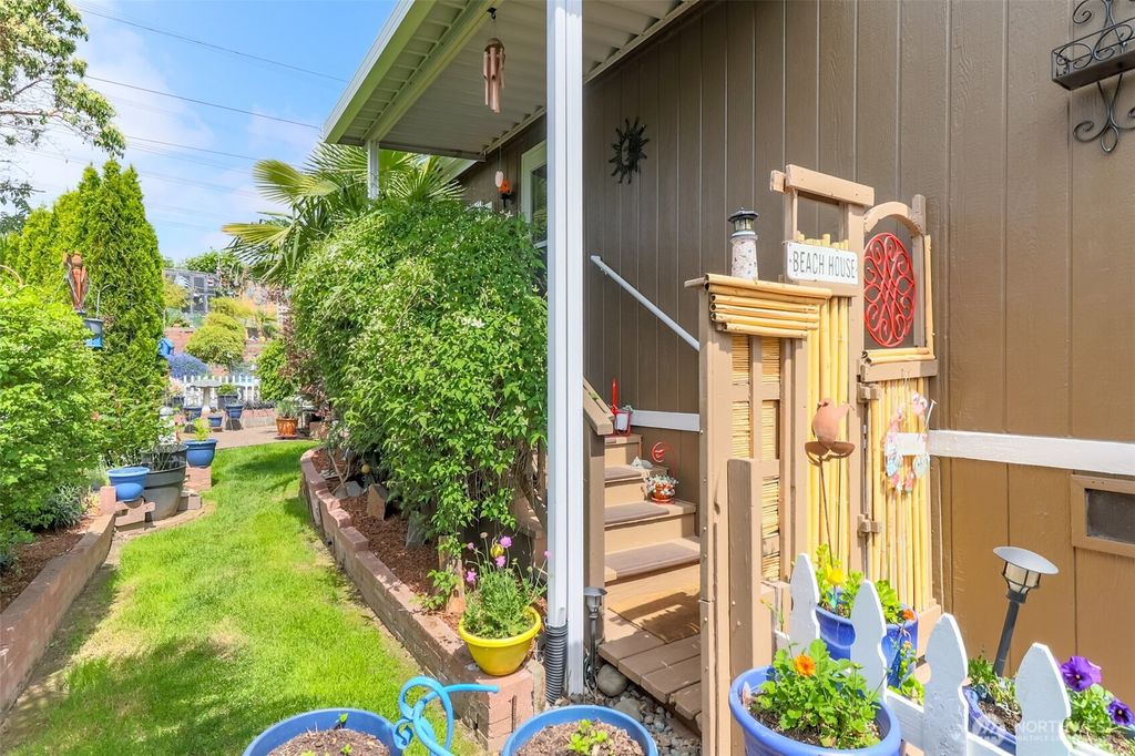 Photo of 2101 S 324th Street #186, Federal Way, WA 98003 (MLS # 2521063)