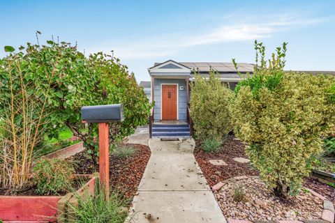 Photo of 324 28th Avenue, Longview, WA 98632 (MLS # 2449540) Photo of 324 28th Avenue, Longview, WA 98632 (MLS # 2449540)