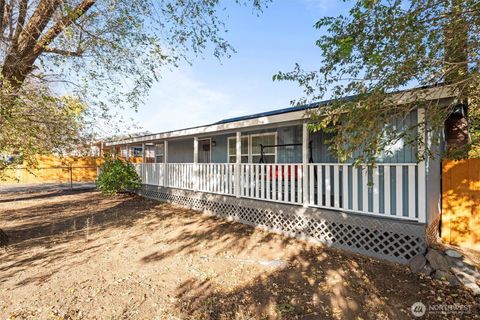 Photo of 238 6th Ave SE Ave, Soap Lake, WA 98851 (MLS # 2452992)