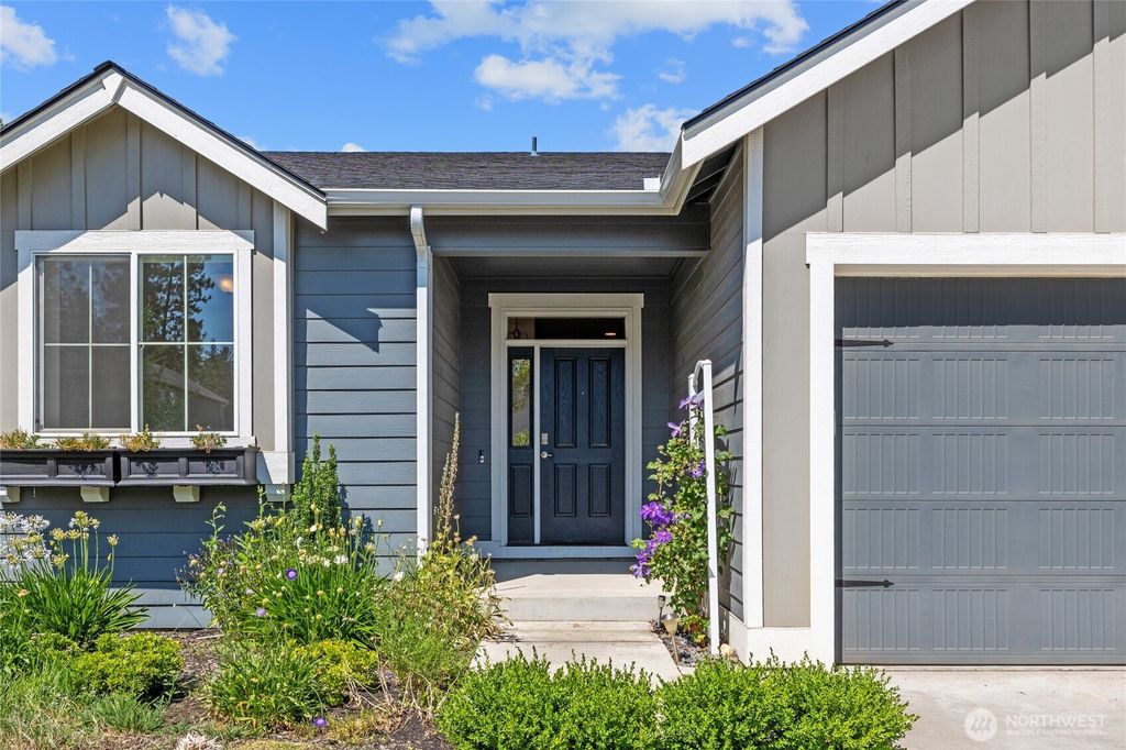 Photo of 302 Perry Lane, Cle Elum, WA 98922 (MLS # 2443212)
