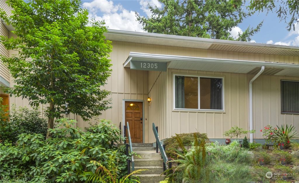 Photo of 12305 NE 150th Court, Kirkland, WA 98034 (MLS # 2156157)