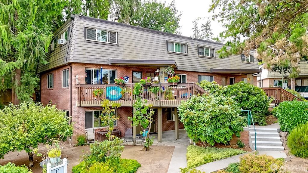 Photo of 3834 175th Avenue NE #G16, Redmond, WA 98052 (MLS # 2379476)