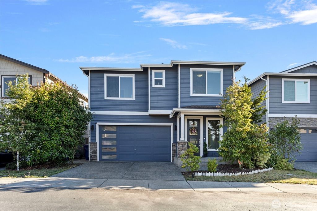 Photo of 3806 SW 133rd Place, Lynnwood, WA 98087 (MLS # 2424603)