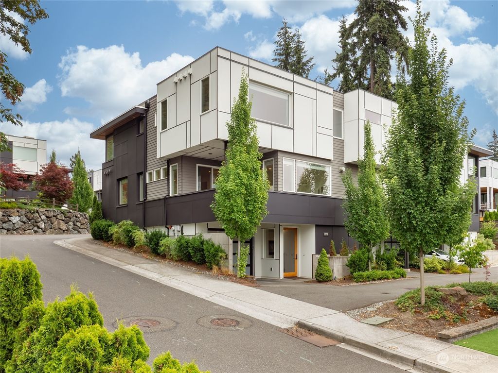 Photo of 11713 NE 78th Court, Kirkland, WA 98033 (MLS # 2273103)