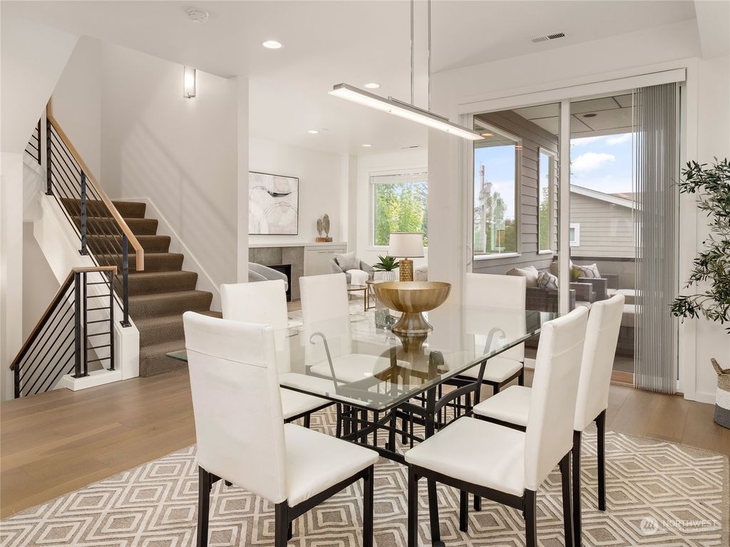 Photo of 11713 NE 78th Court, Kirkland, WA 98033 (MLS # 2273103)