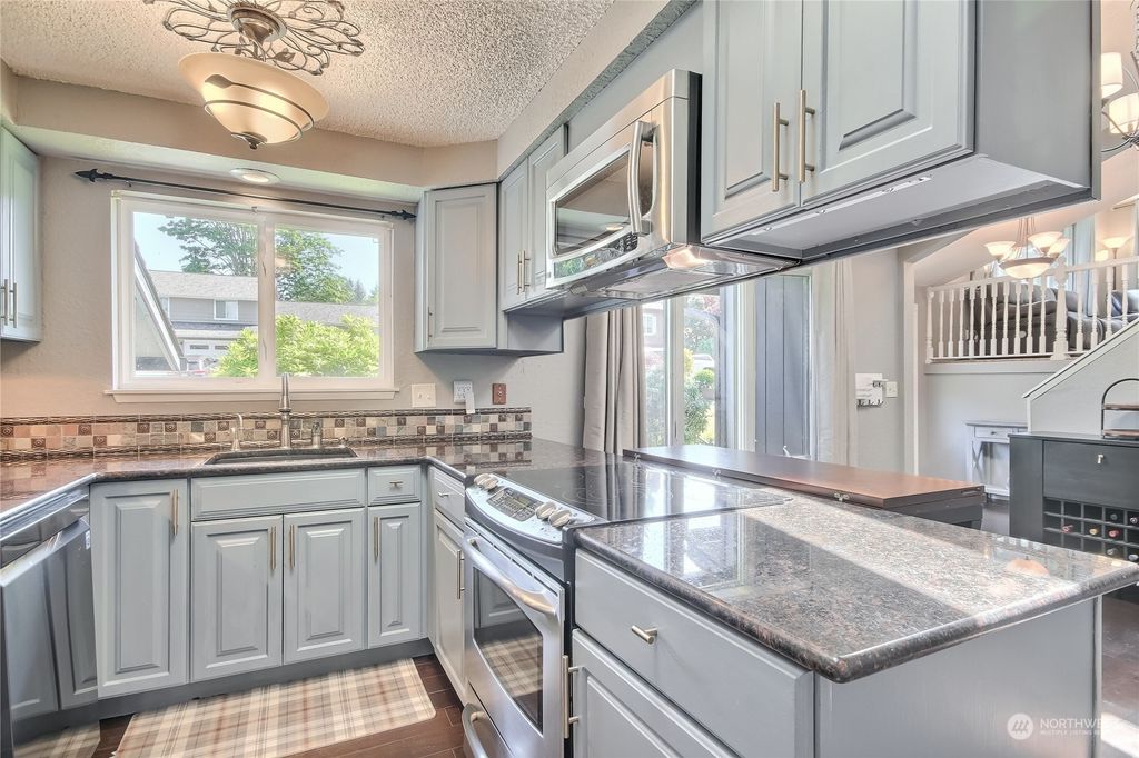 Photo of 17401 158th Avenue SE, Renton, WA 98058 (MLS # 2069005)