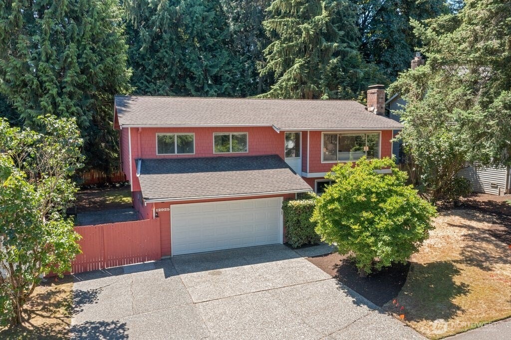 Photo of 12925 NE 110th Place, Kirkland, WA 98033 (MLS # 2548074)