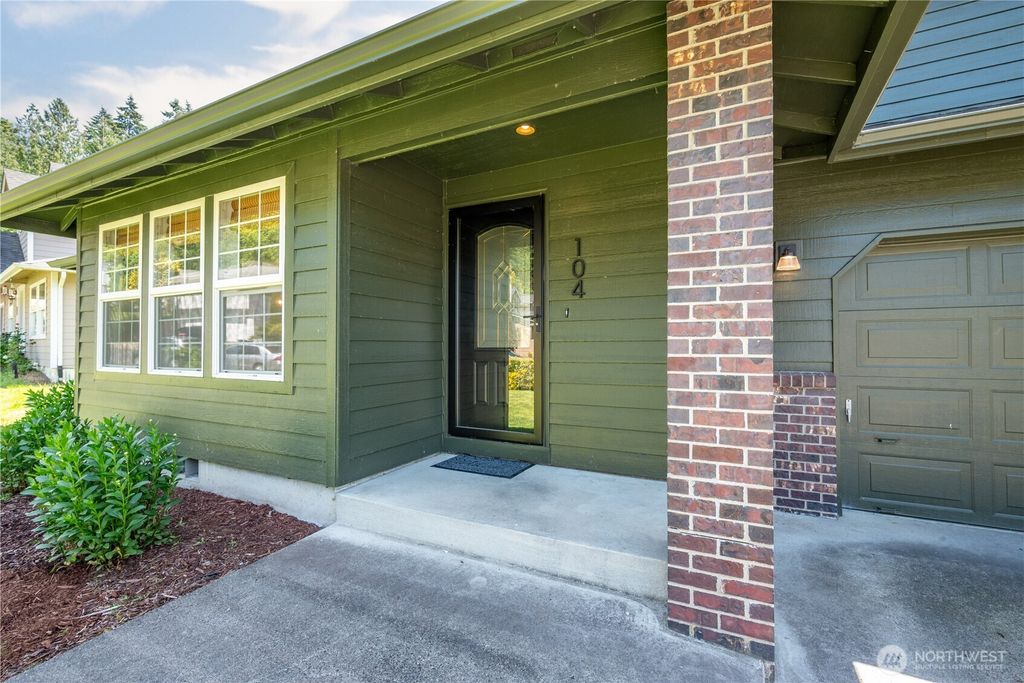 Photo of 104 Cedar Falls Drive, Kelso, WA 98626 (MLS # 2532924)