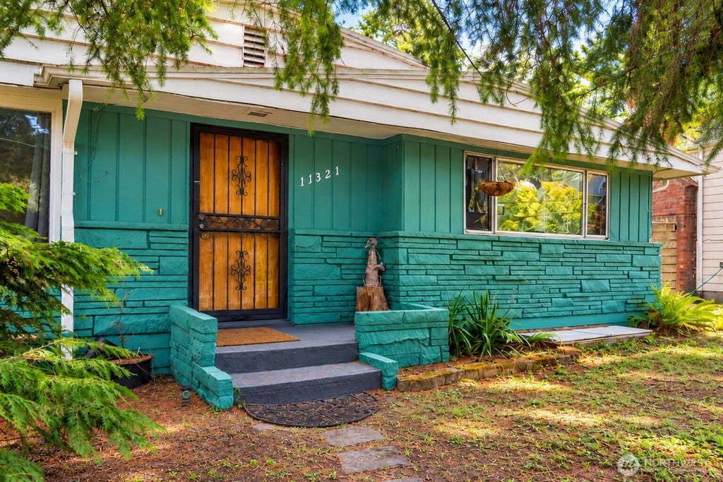 Photo of 11321 30th Avenue NE, Seattle, WA 98125 (MLS # 2586947)