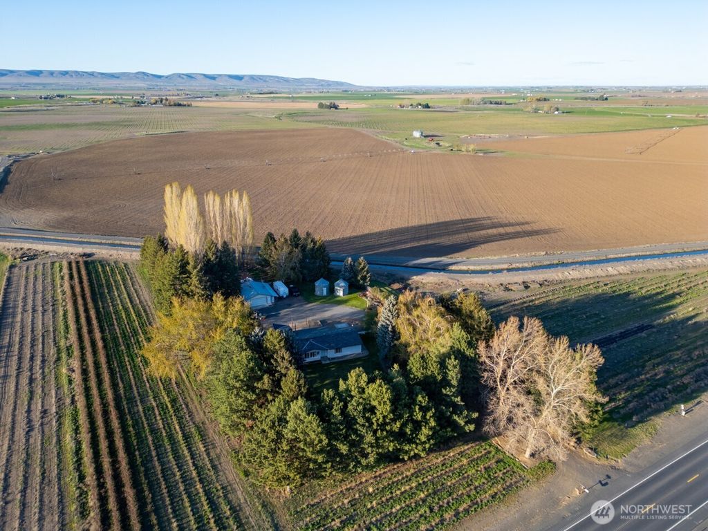Photo of 9700 Road 5 NW, Ephrata, WA 98823 (MLS # 2466140)