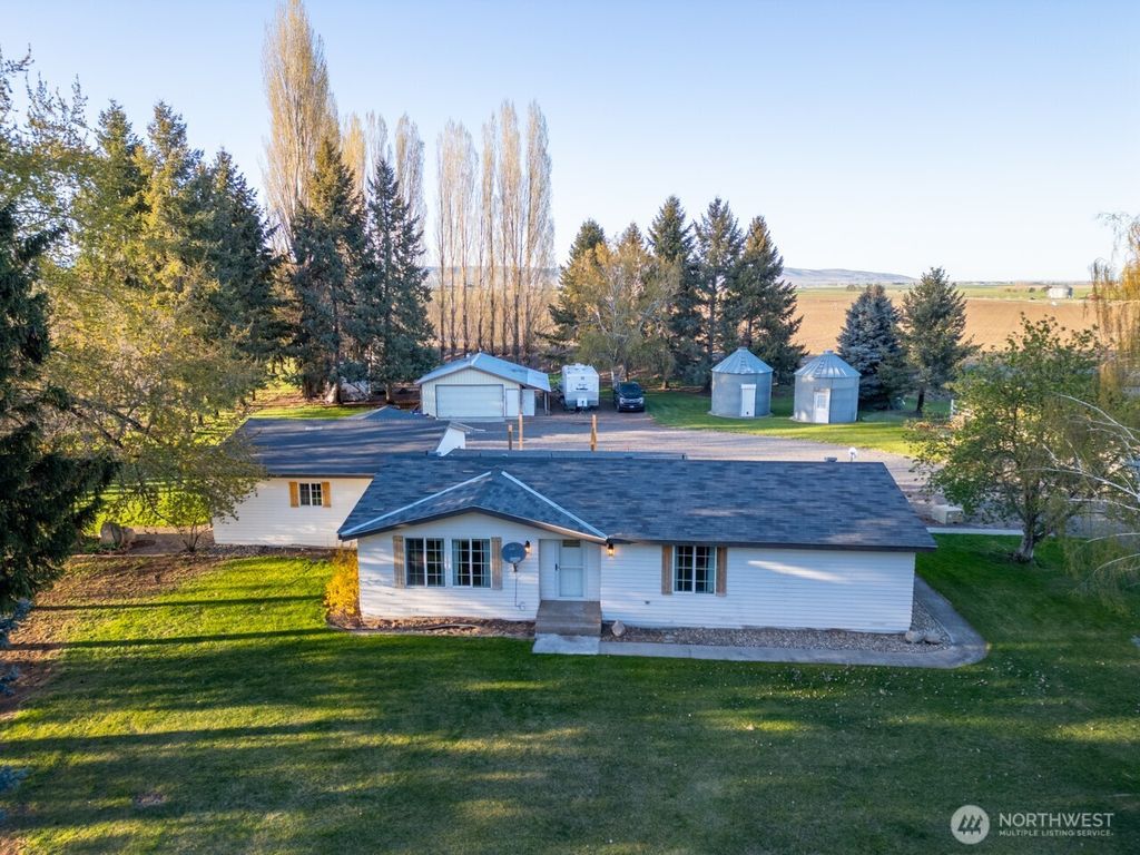 Photo of 9700 Road 5 NW, Ephrata, WA 98823 (MLS # 2466140)