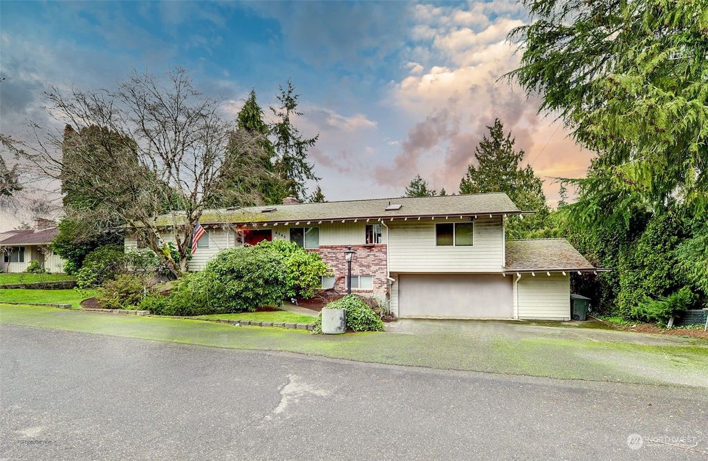 Photo of 6342 NE 158th Street, Kenmore, WA 98028 (MLS # 2031457)